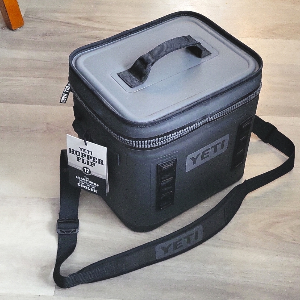 🆕️ YETI Hopper Flip 12 Soft Leakproof Cooler Charcoal Gray